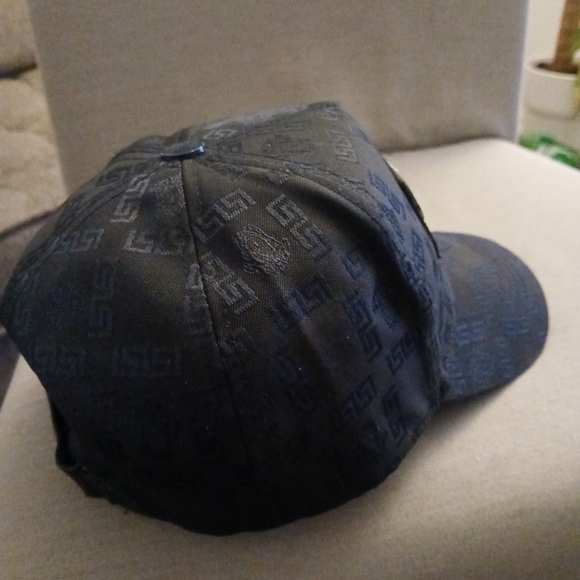 Versace Black Cap with Medusa Logo - Picture 11 of 15